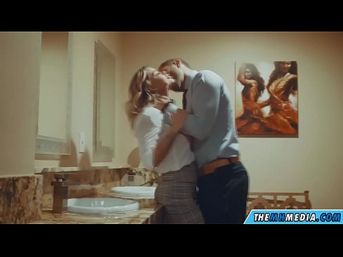 ❤️ Quand une blonde plantureuse vous séduit dans des toilettes publiques. Porno russe at us fr.bassaniluigi.ru ❌